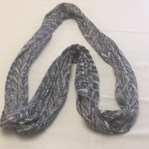 Beautiful Pull Through Scraf - Picture 1 of 2